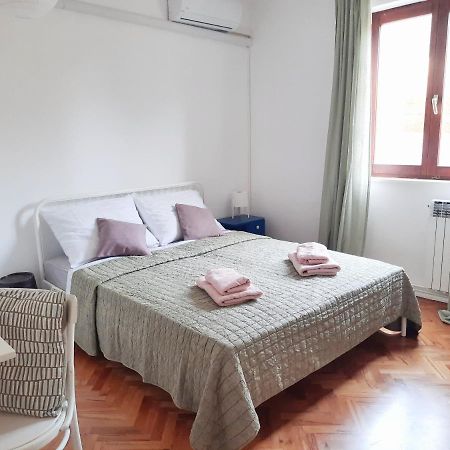 Apartment Nino In Pula Exterior photo