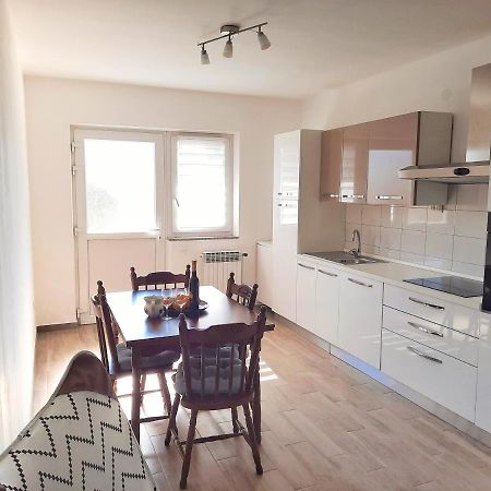 Apartment Nino In Pula Exterior photo