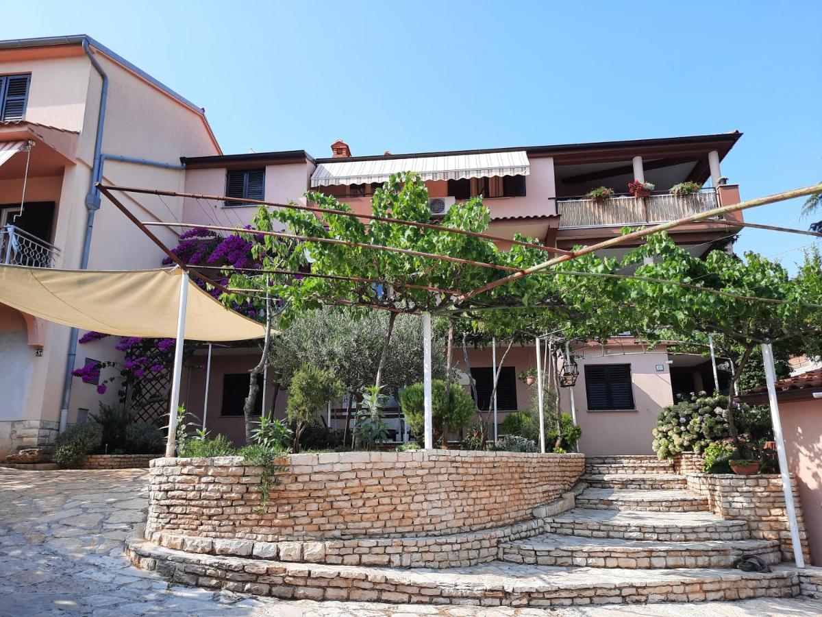 Apartment Nino In Pula Exterior photo
