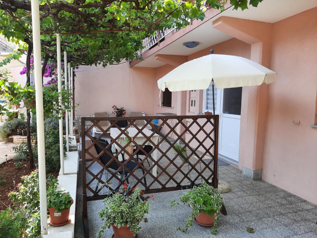 Apartment Nino In Pula Exterior photo